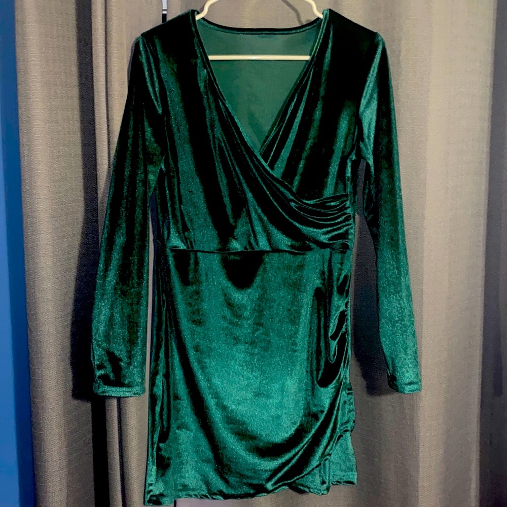Size Large green dress. Short. New from Amazon, never worn. No tags